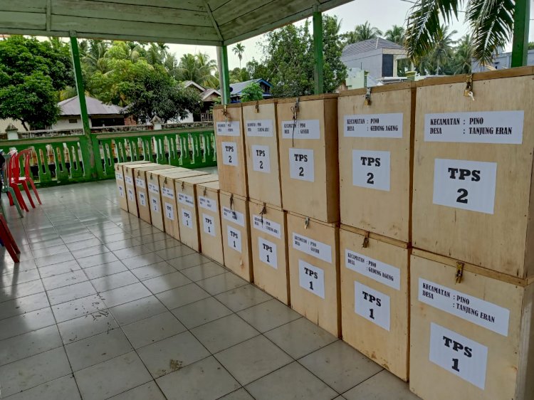 Kotak surat suara yang telah di hitung di setiap TPS desa, dititipkan di kantor Kecamatan Pino/RMOLBengkulu