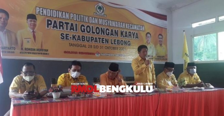 Ketua DPD Partai Golkar Kabupaten Lebong, Lovi Irawan saat menyampaikan sambutan di kegiatan Pendidikan Politik dan Musyawarah Kecamatan/RMOLBengkulu