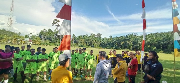 Sultan B Najamuddin saat membuka acara pertandingan persahabatan Kecamatan Pino VS Kecamatan Semidang Alas Maras/RMOLBengkulu
