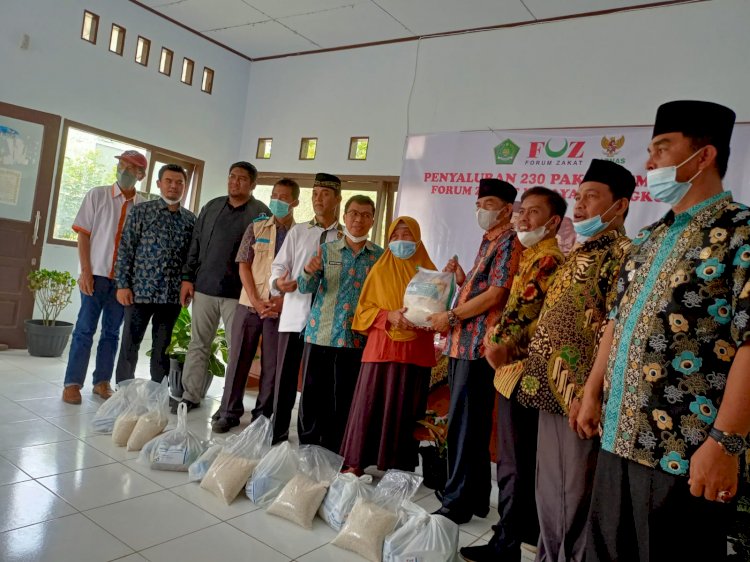 FOZ (Forum Zakat) Bengkulu menyalurkan paket sembako 