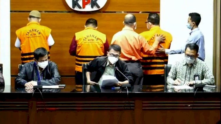 Konferensi pers KPK terkait kasus suap di PN Surabaya dengan tersangka hakim Itong Isnaeni Hidayat/Repro