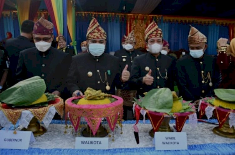 Walikota Helmi Hasan dan Wawali Dedy Wahyudi Saat Perayaan HUT Kota Bengkulu Ke-303/Net