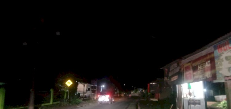 Lampu jalan yang terletak di Jl. Umar Ahmad RW.III atau sering disebut masyarakat Tanah Lupis sekarang dalam keadaan mati total