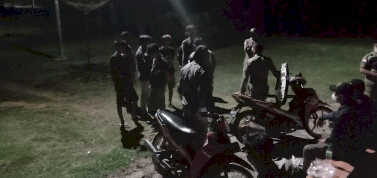 patroli malam Polisi Pamong Praja dan Pemadam Kebakaran (Satpol PP dan Damkar) Seluma.