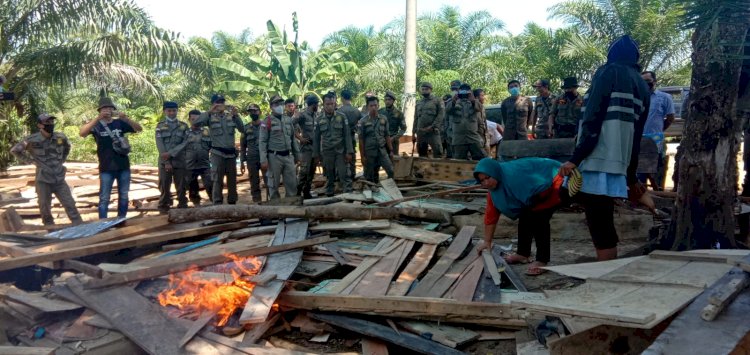 Pembongkaran Cafe yang terletak di wilayah Kecamatan Semidang Alas