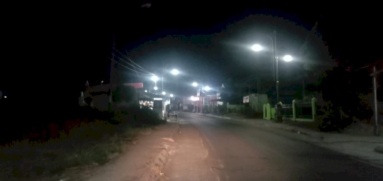  Tampak Lampu Jalan Hidup  Disepanjang Jl. Umar Ahmad Kab Seluma
