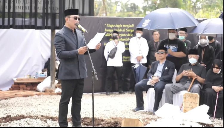 Gubernur Jabar Ridwan Kamil saat menyampaikan sepenggal cinta untuk Eril usai prosesi pemakaman/Repro
