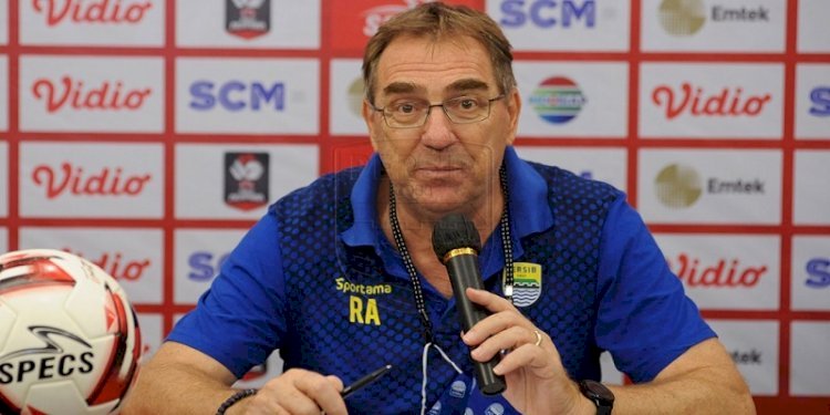 Pelatih Persib Bandung Robert Alberts/Net
