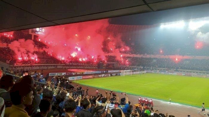 Suasana Stadion Gelora Bandung Lautan Api (GBLA) saat pertandingan Persib Bandung Vs Persebaya Surabaya dalam lanjutan Piala Presiden 2022/Net