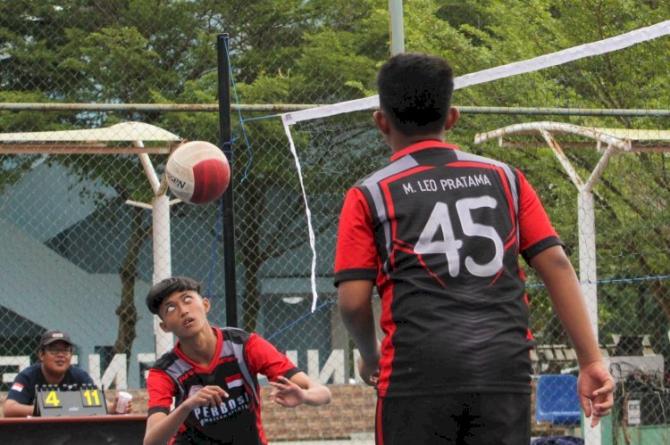 Perwakilan tim bola sundul Sumatera Selatan B saat menghadapi perwakilan tim dari Kalimantan Timur di Lapangan Tenis JSC (Humaidy Kennedy)