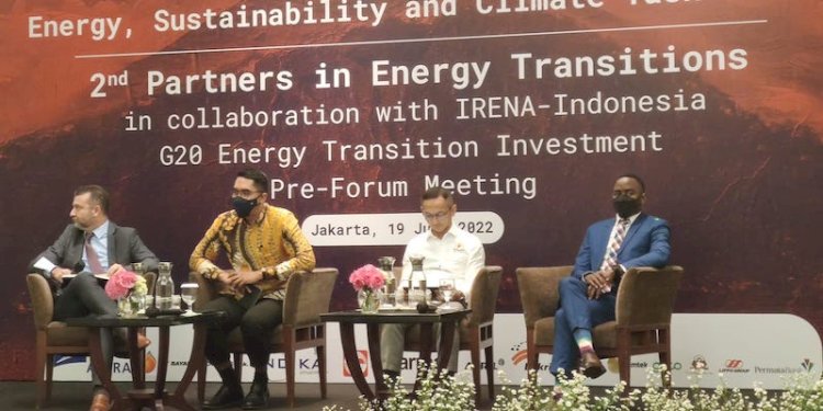 Ketua Komite Tetap Energi Baru dan Terbarukan Kamar Dagang dan Industri Indonesia (KADIN), Muhammad Yusrizki, (kedua dari kanan)./RMOL