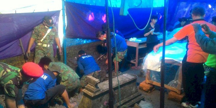 Proses otopsi jenazah/Net