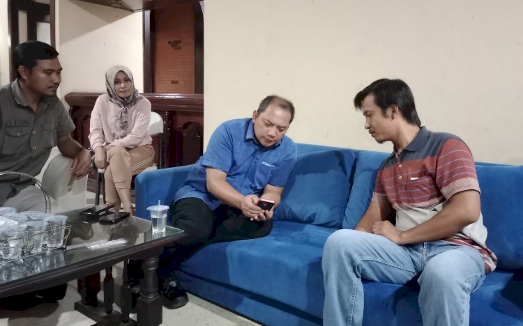 Kakak Rio Febrian, napi anak LKPA Tegineneng curhat ke Taufik Basari/Faiza