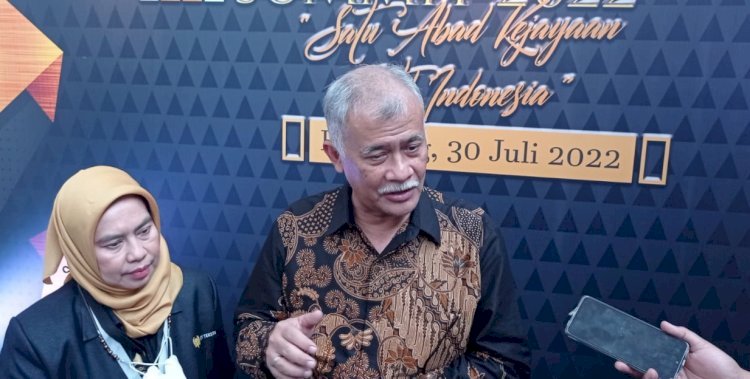 Sekjen Kemenperin, Dody Widodo (kanan) bersama Direktur Politeknik STTT Bandung, Tina Martina (kiri)/RMOLJabar
