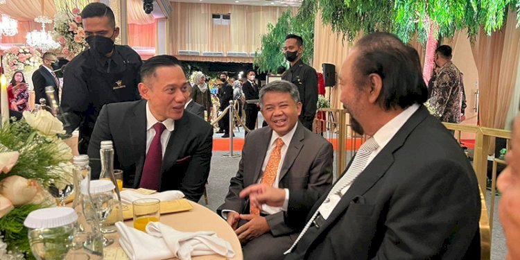 Agus Harimurti Yudhoyono saat bertemu dengan Surya Paloh dan Sohibul Iman di acara resepsi pernikahan putri Anies Baswedan/Ist