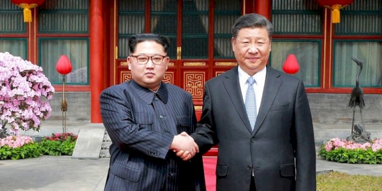 Pemimpin Korea Utara Kim Jong Un dan Presiden China Xi Jinping/Net