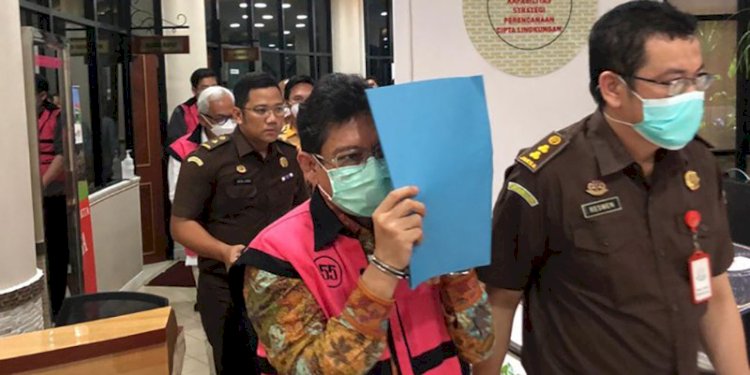 Mantan Direktur Jenderal (Dirjen) Perdagangan Luar Negeri, Kementerian Perdagangan, Indra Sari Wisnu Wardhana mengenakan rompi tahanan Kejaksaan Agung/Net