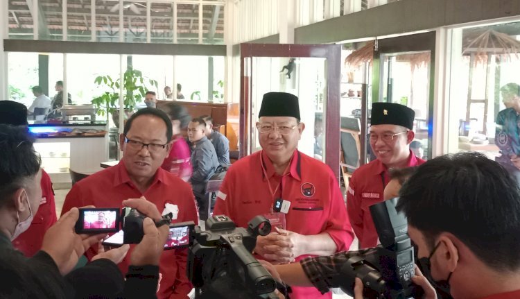 Ketua DPP PDIP Made Urip dan Ketua PDIP Lampung Sudin usai Rakerda III di Sheraton Hotel Bandar Lampung / Faiza