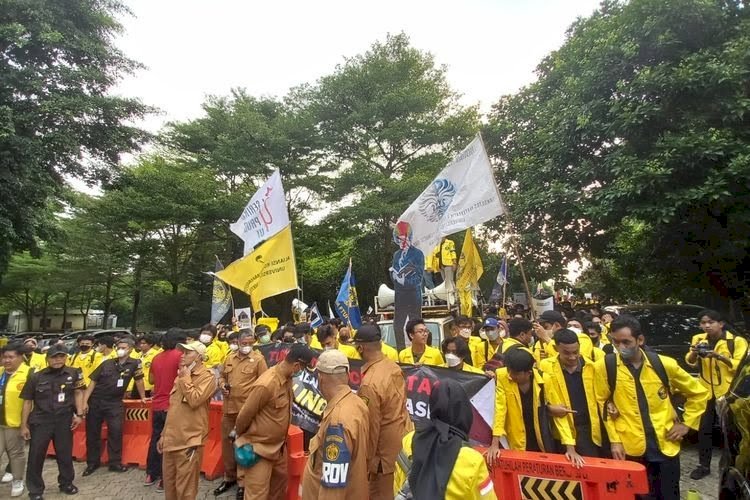 BEM FH UI saat melakukan aksi/Net