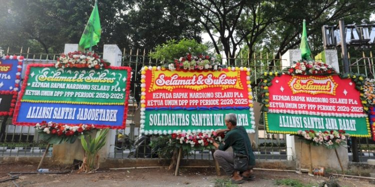 Karangan bunga hiasi halaman depan Kantor DPP Partai Persatuan Pembangunan (PPP) di Jalan Diponegoro, Mneteng, Jakarta Pusat/Ist