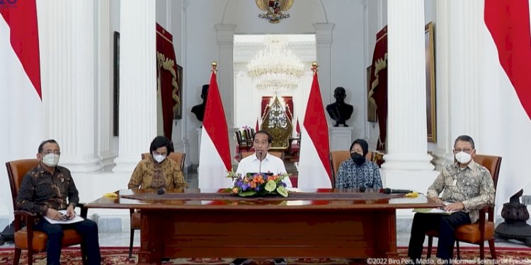  Presiden Joko Widodo bersama sejumlah menteri Kabinet Indonesia Maju saat mengumumkan kenaikan BBM subsidi dan pengalihan subsidi/Net