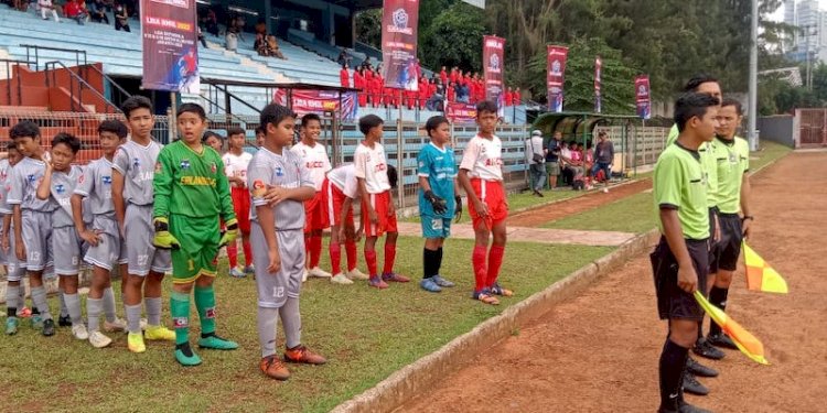 Tim MC Utama dan Tim EFA 2010 saat akan memasuki lapangan/RMOL