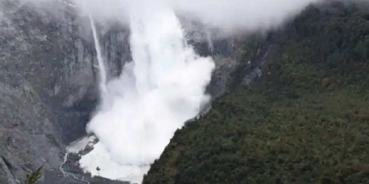 Gletser di puncak gunung Patagonia, Chili longsor/Net