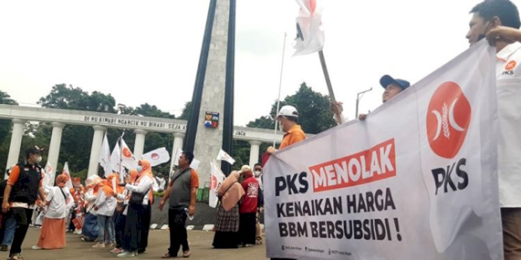 Aksi penolakan kenaikan BBM oleh politisi dan kader PKS Kota Bogor/RMOLJabar