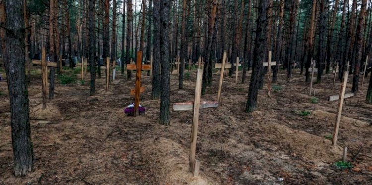 Kuburan massal yang ditemukan di Izyum, wilayah Kharkiv, Ukraina pada 15 September 2022/Net