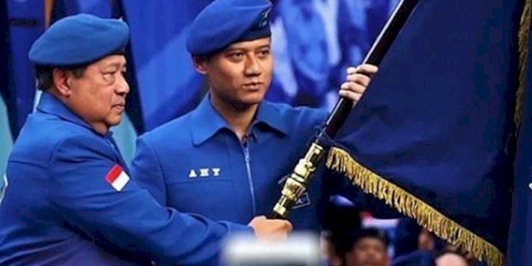 Ketua Majelis Tinggi Partai Demokrat, Susilo Bambang Yudhoyono dan Ketua Umum Partai Demokrat Agus Harimurti Yudhoyono/Net
