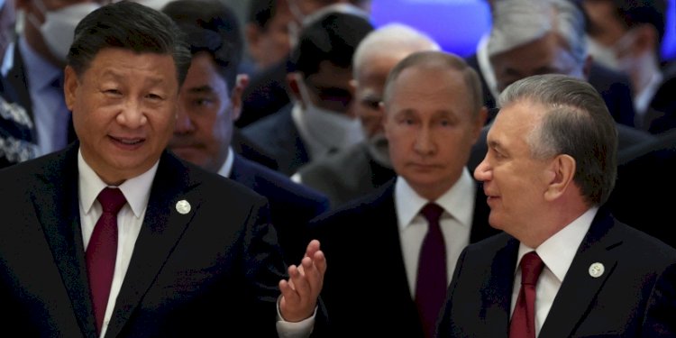 Dari kiri Presiden China Xi Jinping, Presiden Rusia Vladimir Putin, Presiden Uzbekistan Shavkat Mirziyoyev/Net