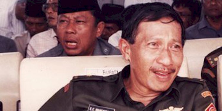 E.E Mangindaan saat menjabat Danrem Surabaya/Net