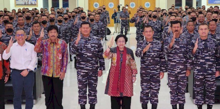 Megawati (tengah) saat sesi foto bersama usai isi kuliah umum di Seskoal/Ist
