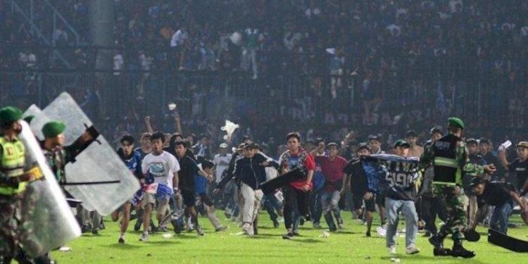  Kericuhan di Stadion Kanjuruhan/Net