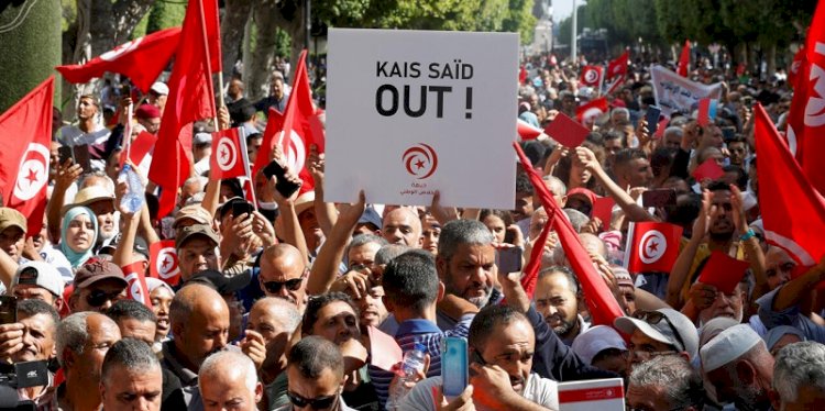  Aksi unjuk rasa menuntut pengunduran diri Presiden Kais Saied di Tunis, Tunisia pada 15 Oktober 2022/Net