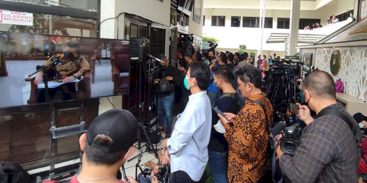 Suasana di depan ruang sidang PN Jakarta Selatan saat sidang perdana Ferdy Sambo, Senin (17/10)/RMOL