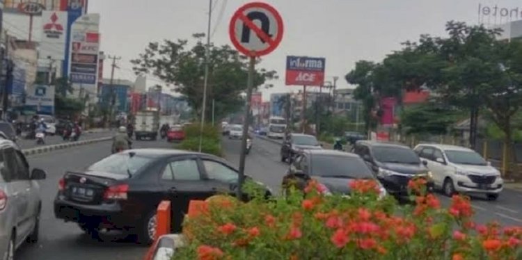 Pelanggaran rabu lalu lintas larangan putar balik atau U-turn/Net