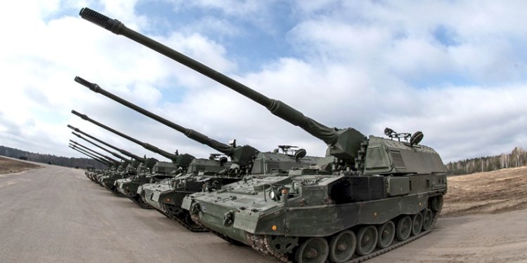 Panzerhaubitze 2000 atau PzH 2000 adalah artileri 155 mm swagerak beroda rantai buatan Jerman/Net
