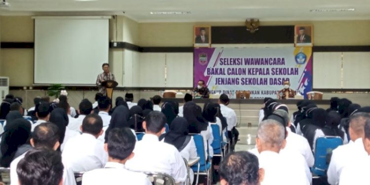  Bupati Ciamis Herdiat Sunarya saat membuka acara tes wawancara seleksi calon Kepala Sekolah/RMOLJabar