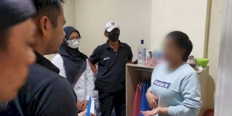 Sejoli berinisial RNA (20) dan RHF (28) diamankan Polsek Taman Sari karena melakukan tindak pidana aborsi hasil hubungan gelap/Ist