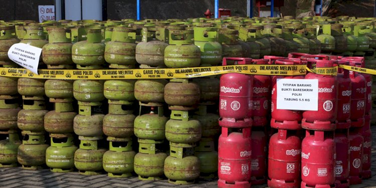 Ratusan tabung gas elpiji dipasangi garis polisi/Ist
