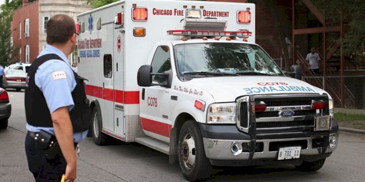 Ambulans di lokasi kejadian penembakan di Chicago/Net