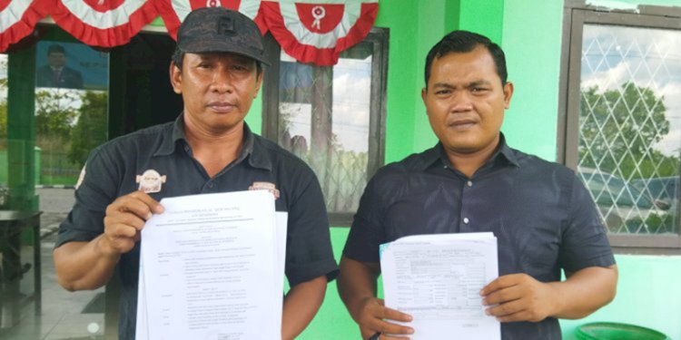 Dua warga mendatangi Kantor Kemenag OKU Timur mempertanyakan dana BOP yang diduga disunat/RMOLSumsel