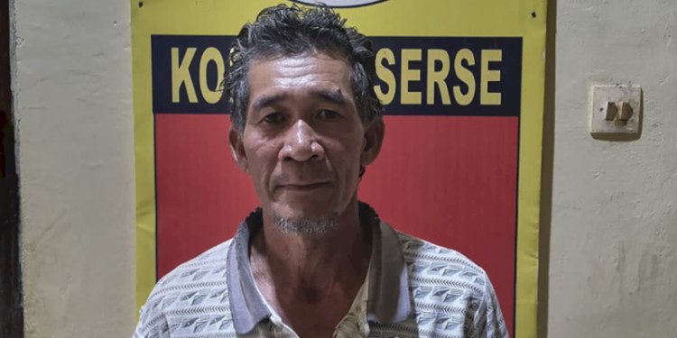 Tersangka, Mustopa saat berada di Polsek Semendo/RMOLSumsel