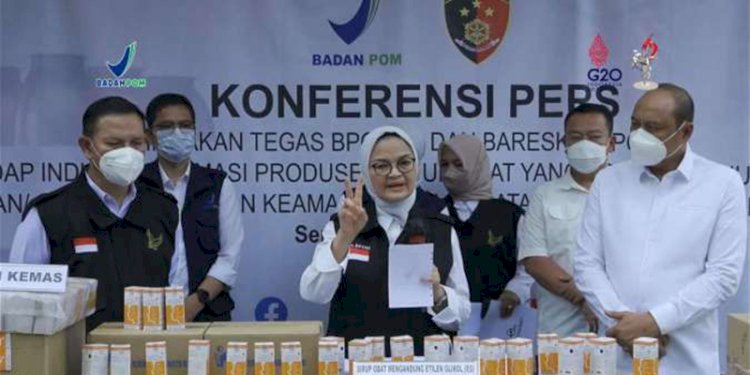  Kepala BPOM Penny K. Lukito memaparkan hasil penindakan industri farmasi yang memproduksi sirup obat melebihi ambang batas etilen glikol dan propylene glikol di Serang, Banten/Net