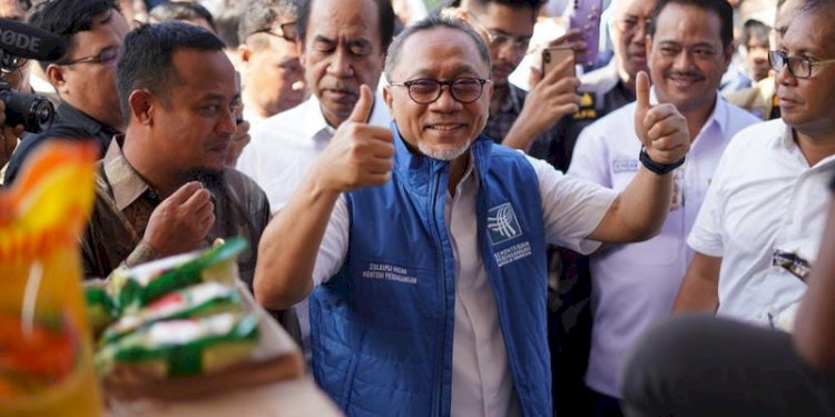 Zulhas saat kunjungi Pasar tradisional Pa'baeng-baeng, Makassar, Sulawesi Selatan, Minggu (6/11)/Ist