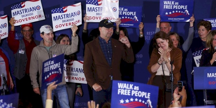  Pendukung menunggu hasil pada rapat umum pemilu paruh waktu AS 2022 Partai Republik Arizona di Scottsdale, Arizona/Net