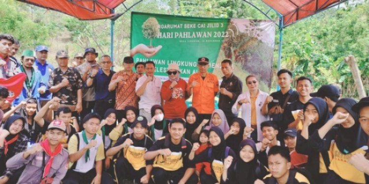  Aksi menanam pohon di kawasan hutan blok Pangangonan Desa Cirukem Kecama Garawangi Kuningan/RMOLJabar