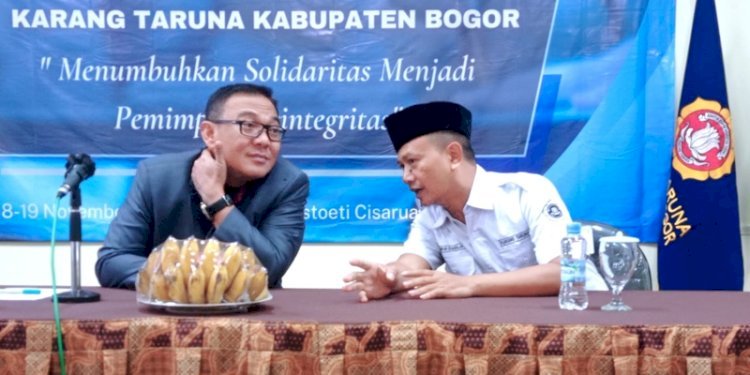  Ketua Karang Taruna, Irfan Darajat bersama Plt Bupati Bogor Iwan Setiawan/RMOLJabar