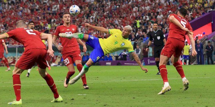  Richarlison cetak gol cantik saat membawa Brasil menang 2-0 atas Serbia di Qatar 2022/Net